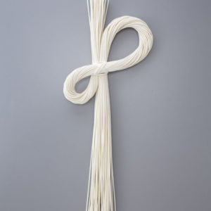 丸籐飾り・ねじりふた輪　白
